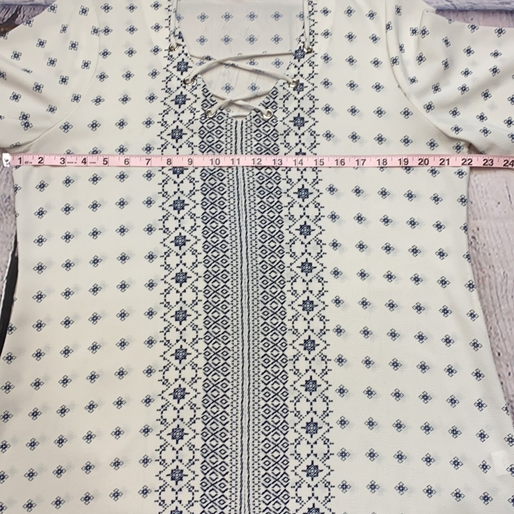 sunny leigh Cream & Navy Top Size: Large - Picture 8 of 17